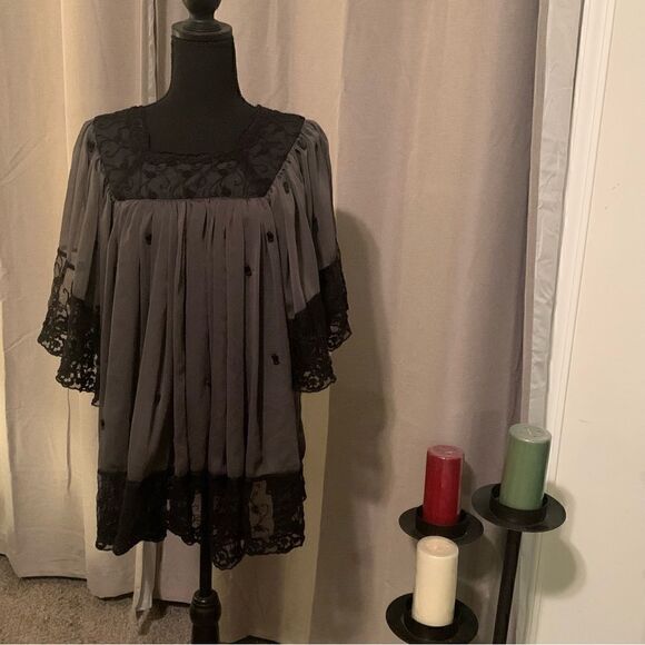 American Glamour by Badgley Mischa Sheer  Lace Top - Picture 1 of 13